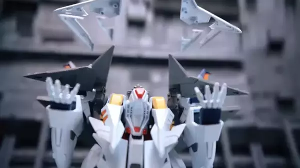 「使用写真6千枚！ファン制作の「クスィーガンダム」コマ撮りアニメが熱い」の画像