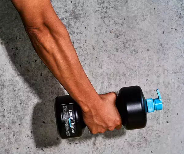 「お風呂場が筋トレスペースに！クラシエ開発の「ダンベルボディソープ」がMakuakeで先行販売」の画像