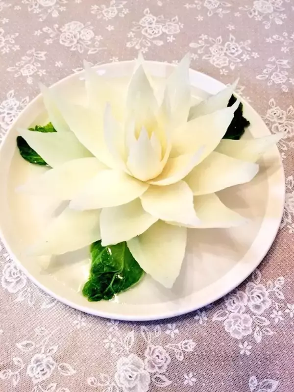 「中華スープをかけると白菜の花が咲く！開水白菜が綺麗すぎる」の画像