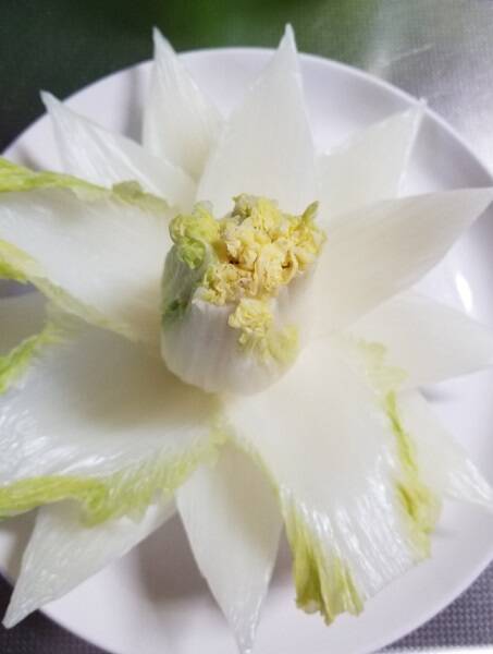 中華スープをかけると白菜の花が咲く！開水白菜が綺麗すぎる