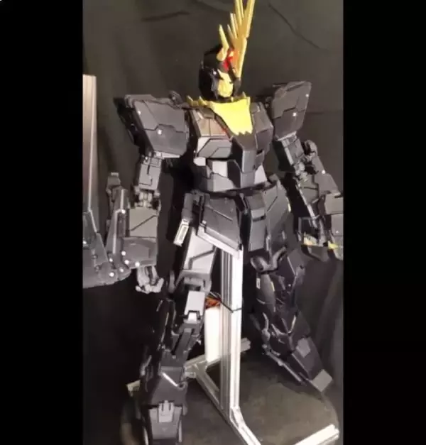 「この人ヤバイ（ほめ言葉）　野生のアナハイム社員が「全自動変形バンシィ」を遂に完成させる」の画像