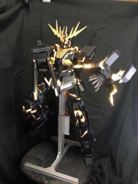 この人ヤバイ（ほめ言葉）　野生のアナハイム社員が「全自動変形バンシィ」を遂に完成させる