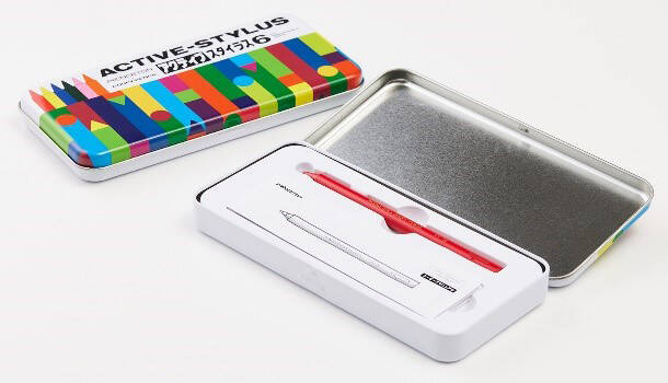 最新の「クーピーペンシル」はタッチペン！？パッケージのブリキ缶も再現