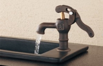 蛇口も個性派の時代！？井戸ポンプ型蛇口『井戸端蛇口』