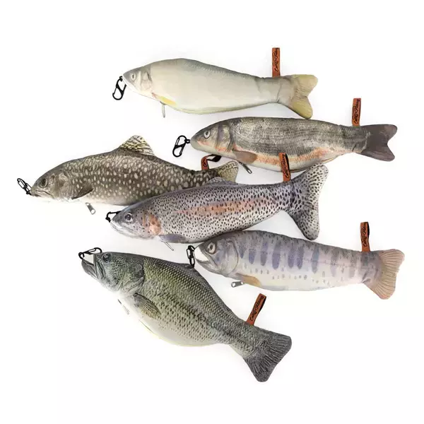 「ギョギョギョ！リアルな「おさかなポーチ」　アユなどの川魚6種が発売」の画像