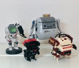 ついに四兄弟に　伝説の3Dハード「バーチャルボーイ」をメカトロメイトで再現