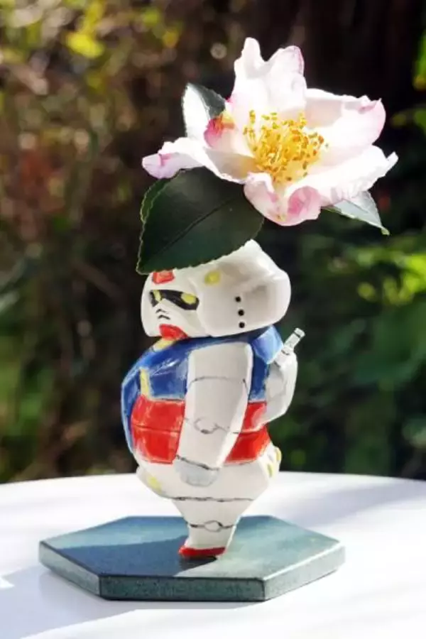 「哀愁漂うぽっちゃりガンダム？　作陶家によるファンアート作品」の画像