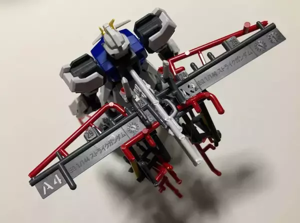 「天才発見！EGストライクガンダムの余ったランナーでエールストライカーを自作」の画像