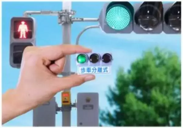 「信号機マニアが大絶賛　最新ガチャ『日本信号 ミニチュア灯器コレクション』がたまらんらしい」の画像