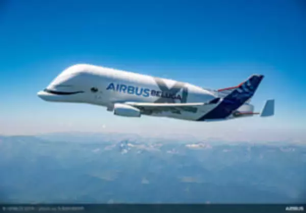 エアバスの新しい「シロイルカ」初めての空へ・巨大輸送機ベルーガXL初飛行
