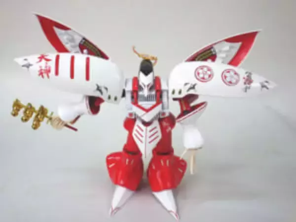モビルスーツが巫女と宮司に！神社に奉納された美麗なガンプラ