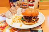 「7年ぶりに復活したガストの「ガストバーガー」と「わさビーフポテトフライ」を食べてきた」の画像1