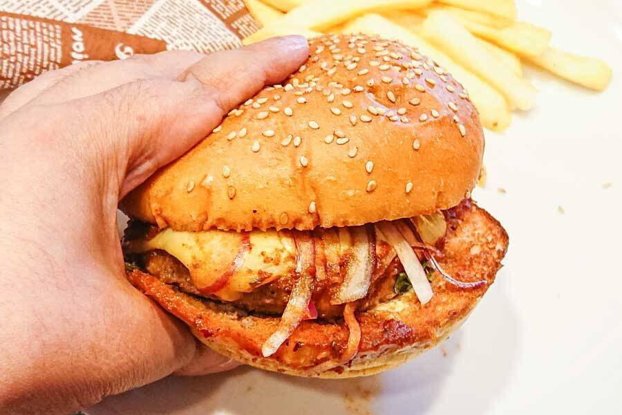 7年ぶりに復活したガストの「ガストバーガー」と「わさビーフポテトフライ」を食べてきた