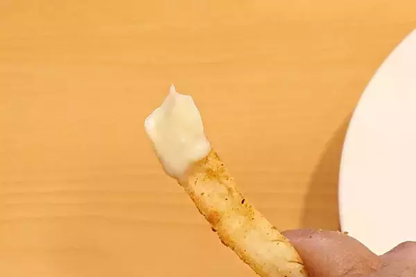 「7年ぶりに復活したガストの「ガストバーガー」と「わさビーフポテトフライ」を食べてきた」の画像