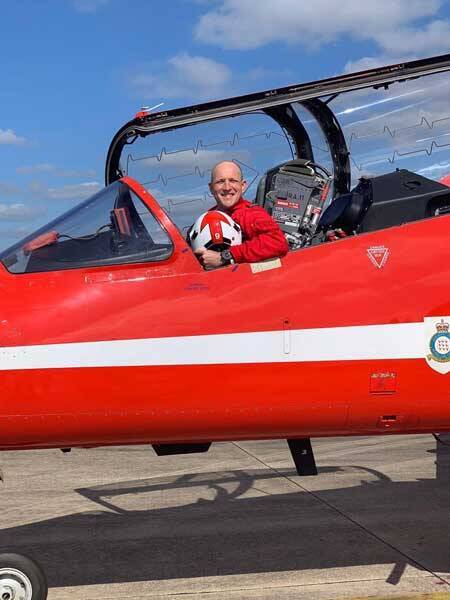 英空軍レッドアローズと英国航空「レトロジェット」がエアショウで共演