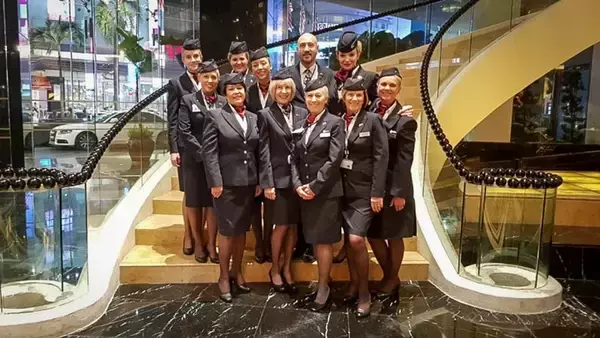 「ブリティッシュ・エアウェイズ　母娘客室乗務員だけのフライトを実施」の画像