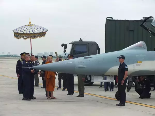 「お坊さんが儀式を実施！タイ空軍に国産無人機による飛行隊誕生　F-5戦闘機最新改修型も」の画像