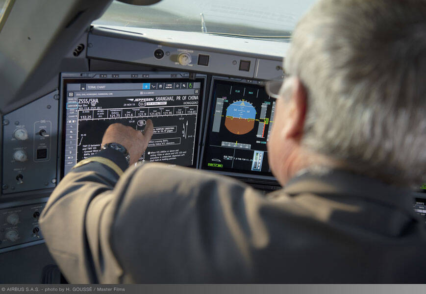 スマホ感覚で操作可能！エアバスA350XWBコクピットにタッチスクリーン採用