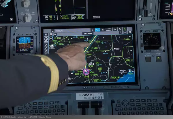 「スマホ感覚で操作可能！エアバスA350XWBコクピットにタッチスクリーン採用」の画像