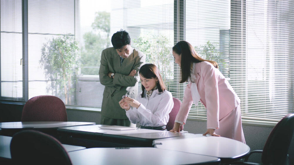 綾瀬はるかの1995年ファッションも必見　「セイコー ルキア」誕生秘話を描いた25周年WEBムービー