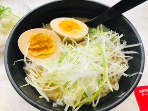 かっぱ寿司のラーメン海鳴監修「魚介とんこつラーメン」を食べてみた