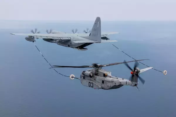 「アメリカ海兵隊CH-53K　空中給油試験を終了」の画像
