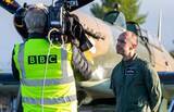 「医療従事者支援で40億円集めたイギリスのキャプテン・トム　100歳誕生日に空軍が祝賀飛行」の画像13