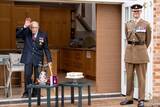 「医療従事者支援で40億円集めたイギリスのキャプテン・トム　100歳誕生日に空軍が祝賀飛行」の画像4