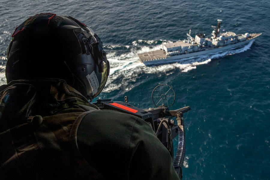 イギリス・アメリカ海軍　北極圏バレンツ海での共同訓練終了