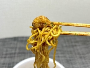 エースコック「たこ焼き味焼そば」実食！具材の実力やいかに？