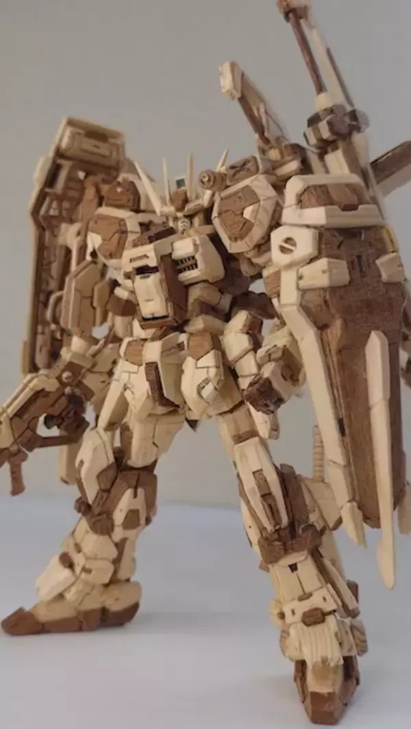 廃材で「ストライクガンダム」を完全再現！換装も可能なハイクオリティすぎる木工作品