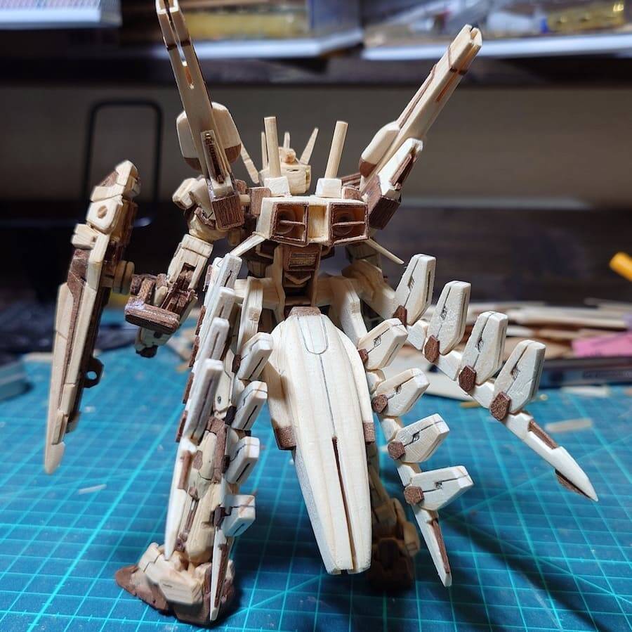 廃材で「ストライクガンダム」を完全再現！換装も可能なハイクオリティすぎる木工作品