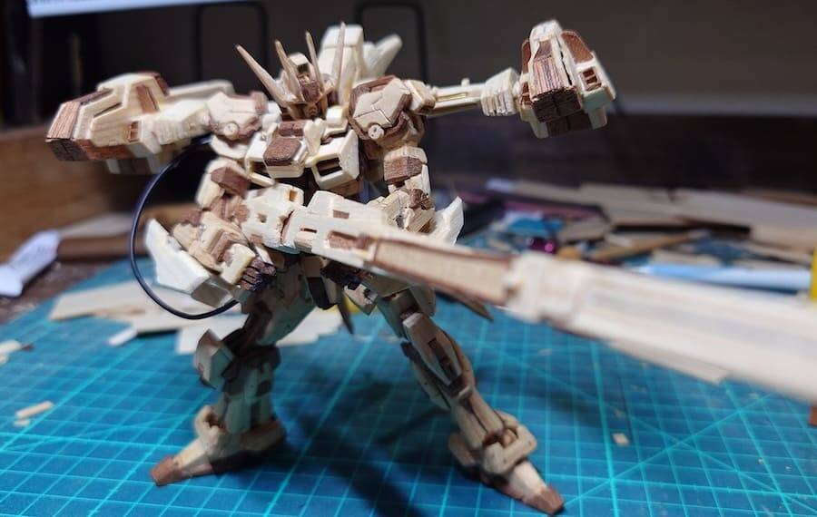 廃材で「ストライクガンダム」を完全再現！換装も可能なハイクオリティすぎる木工作品
