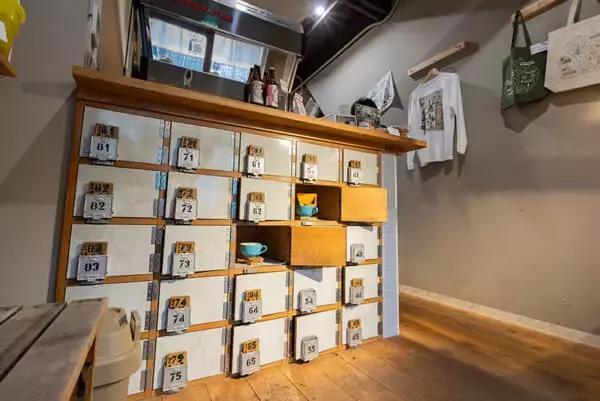 「京都から蒲田へ届いた「謎の木札」　SNSが繋いだ銭湯と「元銭湯カフェ」の温かな絆」の画像