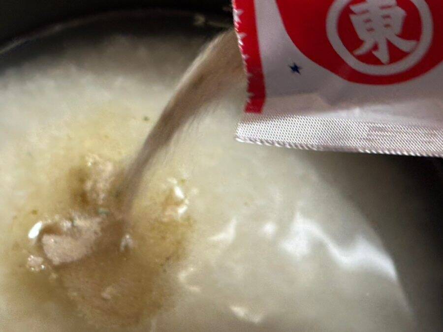 火も包丁も使わない　ヒガシマル公式「丸ごとソーセージの炊き込みご飯」が背徳的なおいしさ