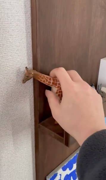 仕事をする妻が武器商人にしか見えない？とあるXユーザーの自宅の“秘密”が最高だった