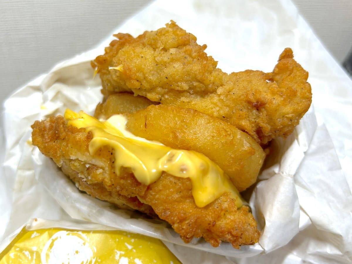 揚げ物で揚げ物を挟む……！KFCの“暴力的”新作「ダブルダウンフィレバーガー」は背徳感MAXの一品だった