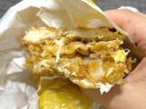 「揚げ物で揚げ物を挟む……！KFCの“暴力的”新作「ダブルダウンフィレバーガー」は背徳感MAXの一品だった」の画像6