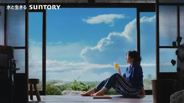 「河合優実、初の酒類CMで豪快な飲みっぷり　「沁みるぜ」に込めた思い」の画像