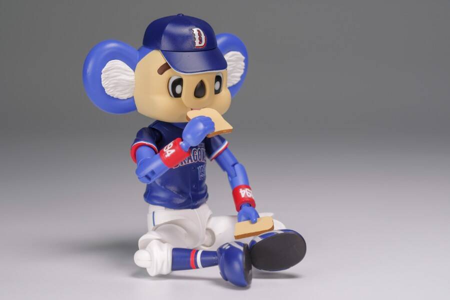 中日ドラゴンズ「ドアラ」のプラモデルにビジターVer.が新たに登場　組み立てるだけで様々なポーズが再現可能
