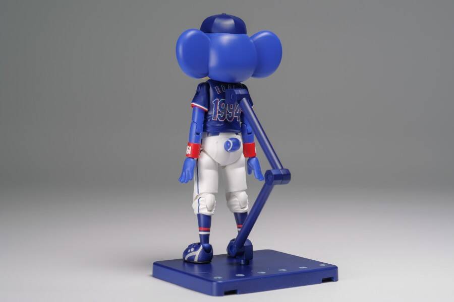 中日ドラゴンズ「ドアラ」のプラモデルにビジターVer.が新たに登場　組み立てるだけで様々なポーズが再現可能
