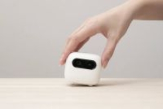 手のひらサイズの小型プロジェクター「CINEMAGE nano」登場