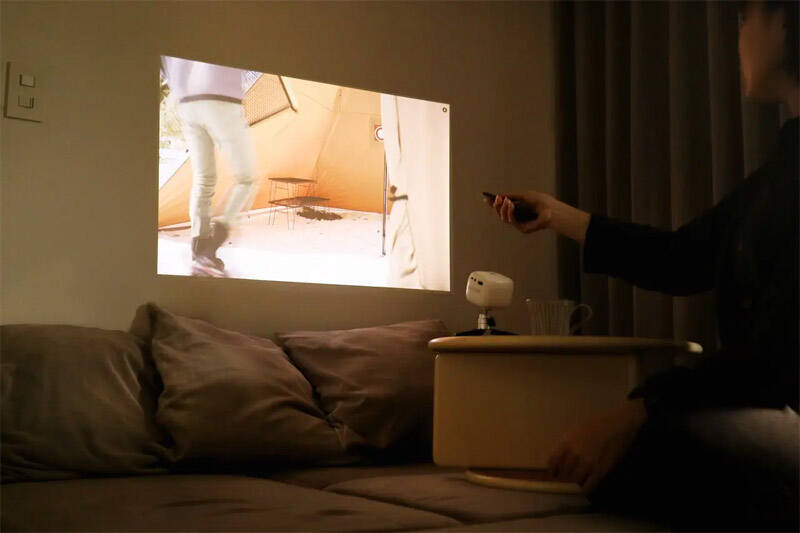 手のひらサイズの小型プロジェクター「CINEMAGE nano」登場