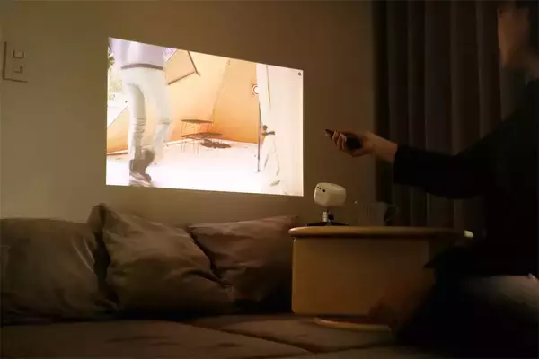 「手のひらサイズの小型プロジェクター「CINEMAGE nano」登場」の画像