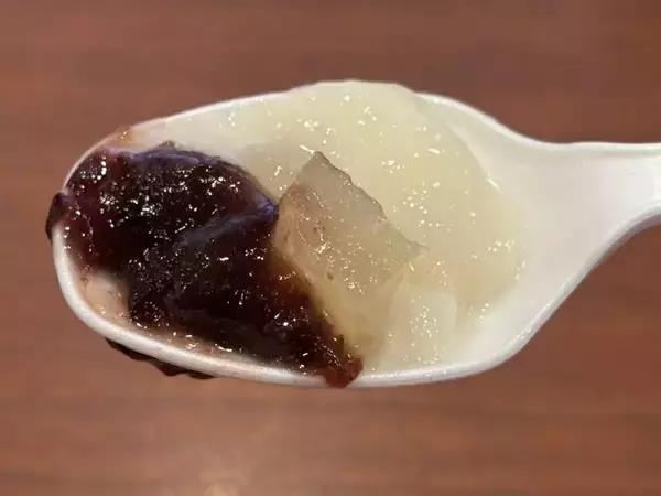 「うどんがまさかの冷スイーツに！？丸亀製麺の新作「丸亀うどんプリン」を全種レビュー」の画像