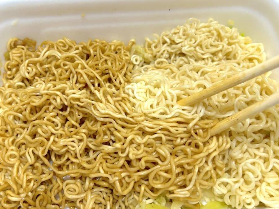 “すっぱいペヤング”が爆誕！？超大盛りハーフ＆ハーフシリーズ最新作を実食