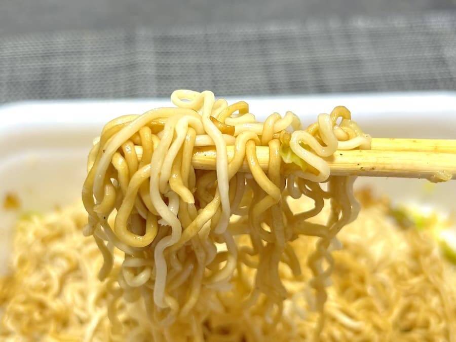 “すっぱいペヤング”が爆誕！？超大盛りハーフ＆ハーフシリーズ最新作を実食