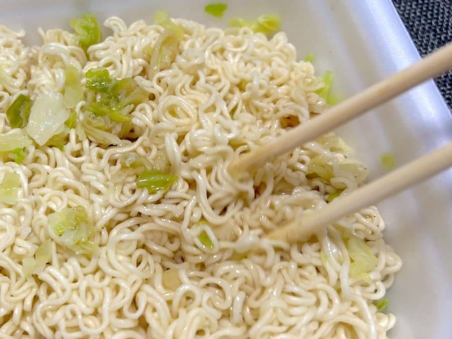 “すっぱいペヤング”が爆誕！？超大盛りハーフ＆ハーフシリーズ最新作を実食