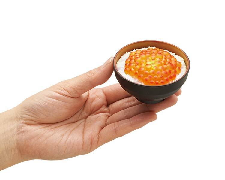 いくらが光る カプセルトイ「いくら&卵かけご飯ライト」発売