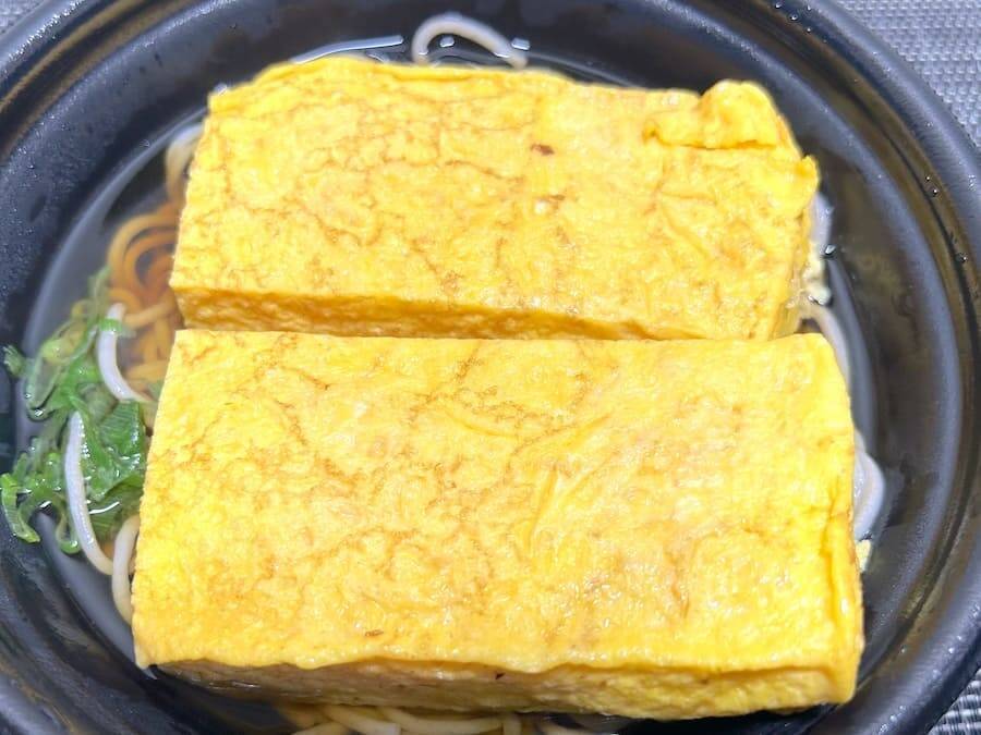 分厚いだし巻き玉子がそばにドーン！ドンキの“偏愛メシ”新作が密かな夢を叶えてくれた